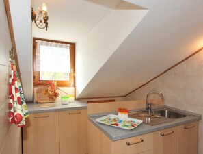 Apartment (3) | Private kitchen | Fridge, oven, stovetop, espresso maker - Casa Gilda (Falcade)