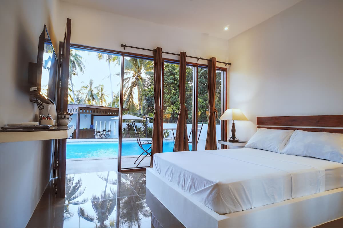 Camera Standard, 1 letto matrimoniale, vista piscina | Una cassaforte in camera, Wi-Fi gratuito, lenzuola