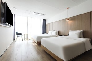 Suite Ocean View Twin (Full Ocean View) | Premium bedding, in-room safe, blackout drapes, soundproofing - Gwanganli Hotel Ocean View (Busan)