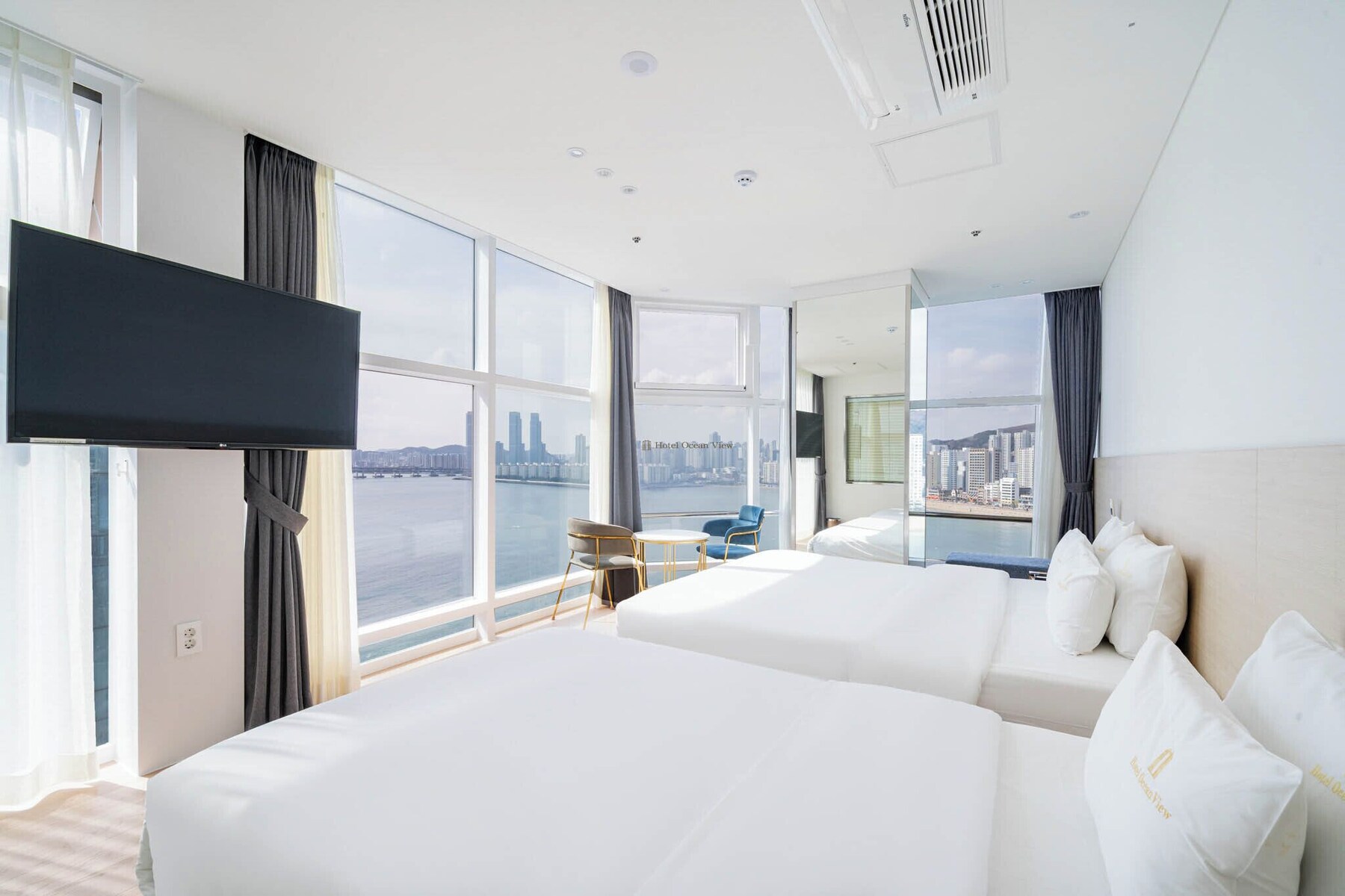 Premium bedding, in-room safe, blackout curtains, soundproofing