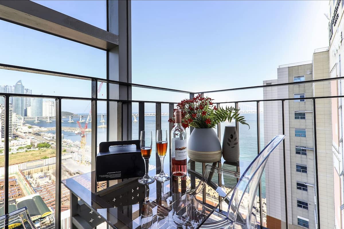 Dobbeltværelse - terrasse (Half Ocean) | Premium-sengetøj, pengeskab på værelset, mørklægningsgardiner