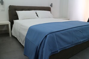 Deluxe-Dreibettzimmer, mit Bad, Stadtblick