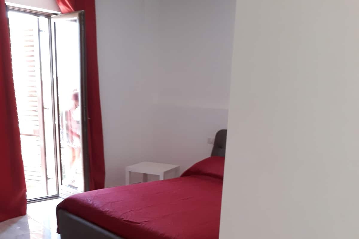 Comfort Room, 1 Double Bed, Ensuite | Minibar, desk, blackout drapes, soundproofing