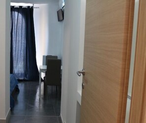 Deluxe Triple Room, Ensuite, City View