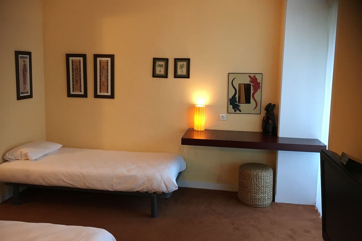 Triple Room, Accessible | Desk, blackout curtains, soundproofing, iron/ironing board (on request)