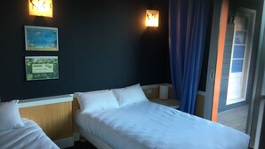 Suite, 2 Bedrooms, Garden View | Desk, blackout curtains, soundproofing, iron/ironing board (on request) - Hôtel Le Cap D'Ambre (La Barre-de-Monts)