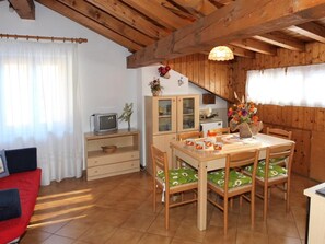 Apartment (9) | Essbereich im Zimmer