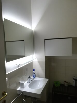 Quadruple Room | Bathroom - B&B L'Arcobaleno (Trieste)