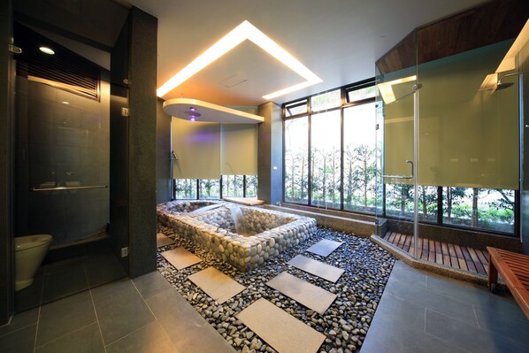 Premium Double Room | Bathroom | Combined shower/tub, spring water tub, free toiletries, hair dryer - CHIN -YA Hot Spring Hotel (Tainan)