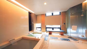 Grand Double Room | Bathroom | Combined shower/tub, spring water tub, free toiletries, hair dryer