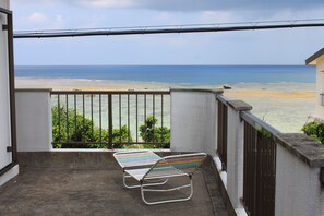 Habitación tradicional (Japanese-Style, For 3 Guests, 201) | Balcón