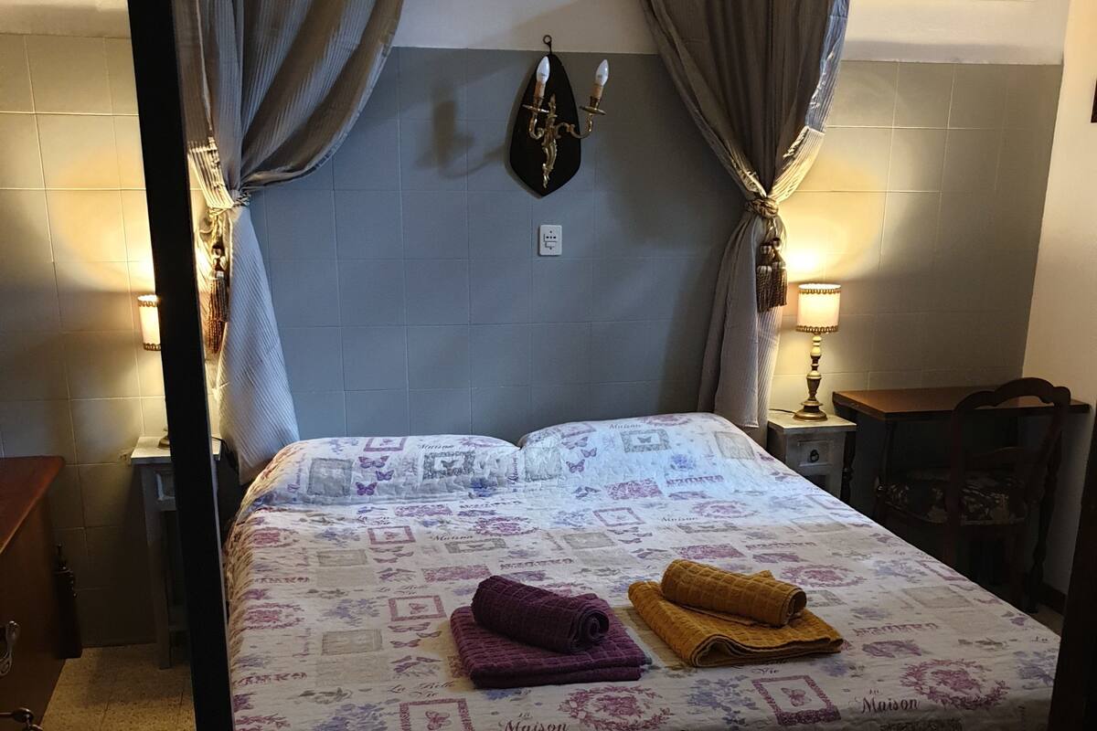 Habitación doble económica | Wifi gratis y ropa de cama
