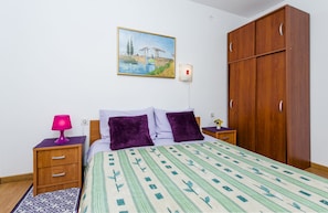 Groundfloor apartment Aja | Ameublement unique, bureau, espace de travail pour ordinateurs portables