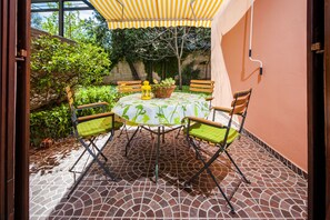 Groundfloor apartment Aja | Terrace/patio