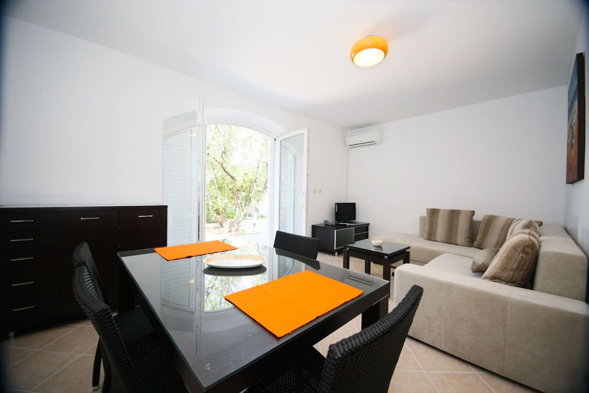 Comfort Apartment, 1 Double Bed | Living area | Flat-screen TV
