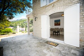 Comfort Apartment, 1 Double Bed | Terrace/patio