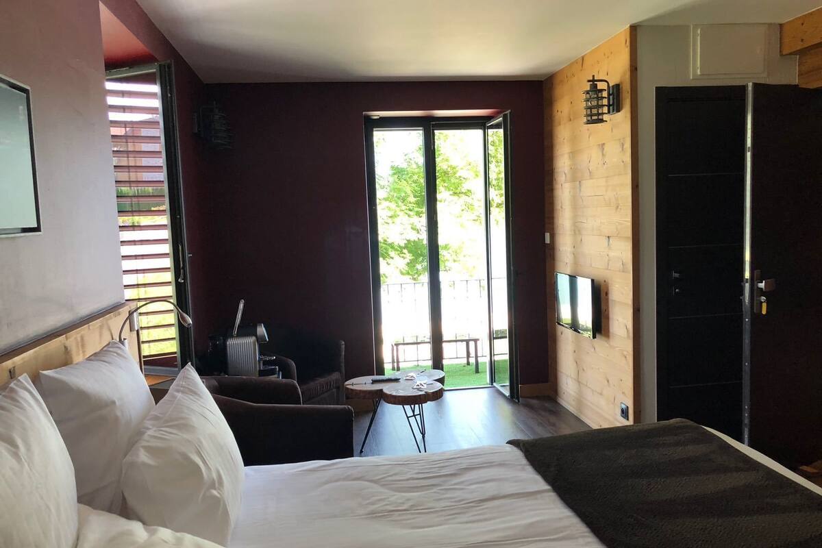 Junior Suite | In-room safe, individually decorated, individually furnished