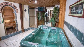 Indoor spa tub