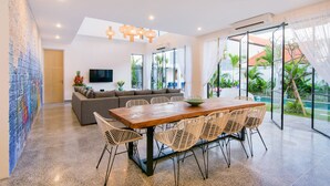 Unclassified image, 4 of 28, button - Villa Como (Canggu)