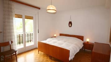 Apartment | 3 bedrooms, cribs/infant beds, bed sheets