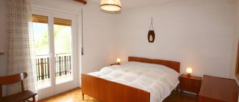 3 habitaciones, cunas y ropa de cama