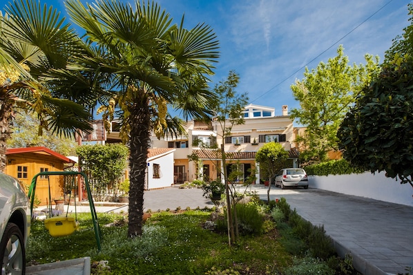 Front of property - Apartments Rina (Rovinj)