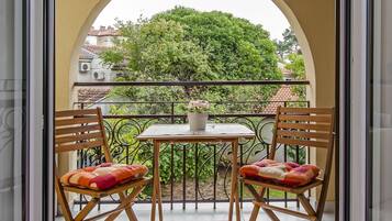 Kahden hengen perushuone | Parveke