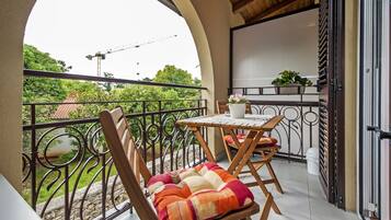 Kahden hengen perushuone | Parveke