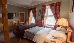 ファミリー ルーム ベッド (複数台) エンスイート | デスク、遮光カーテン、アイロン / アイロン台、WiFi (無料)