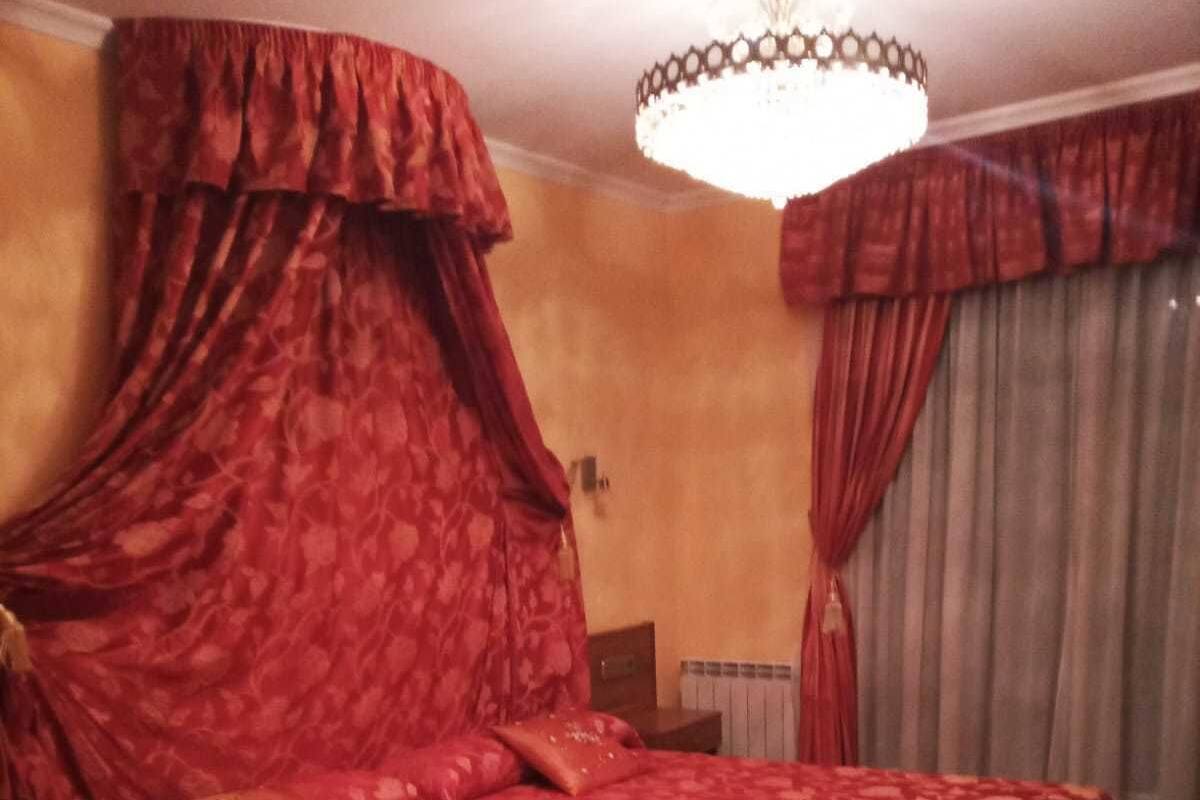 Escritorio, cunas gratuitas, camas extra y wifi gratis