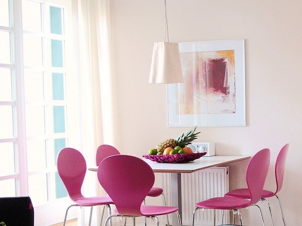 Appartement, rez-de-chaussée (1-4) | Repas dans la chambre