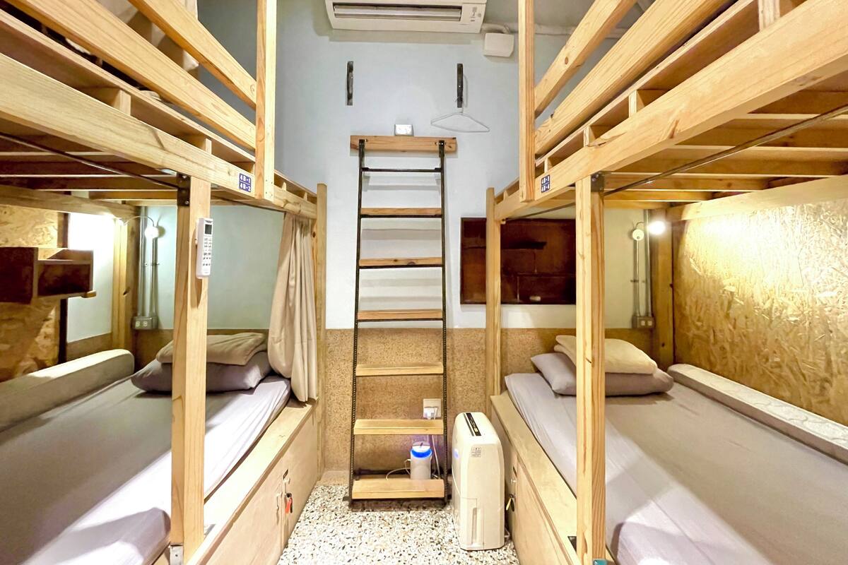 ベーシック 4 人部屋 | 6 室のベッドルーム、セーフティボックス (室内)、遮光カーテン、WiFi (無料)