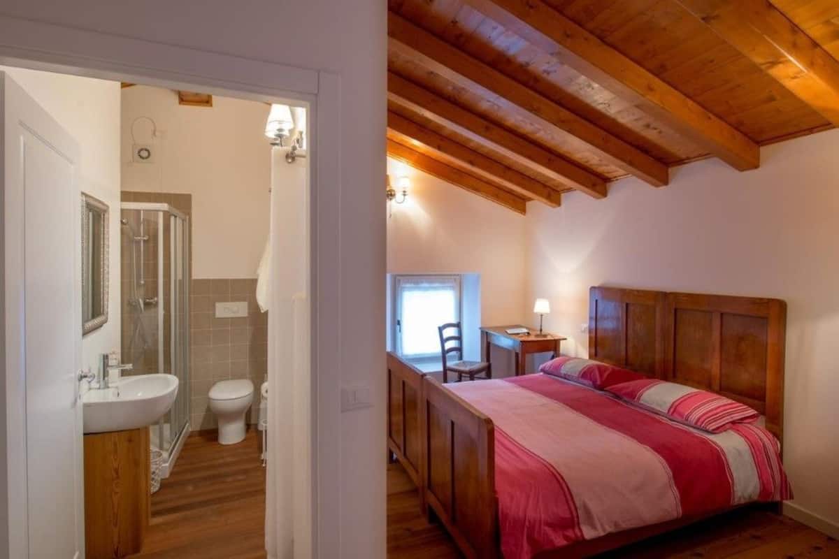 Deluxe Double Room, Garden View | Desk, free WiFi, bed sheets