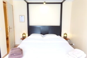 Classic Double or Twin Room, 1 Double Bed, Non Smoking | Individually decorated, individually furnished, desk, blackout drapes