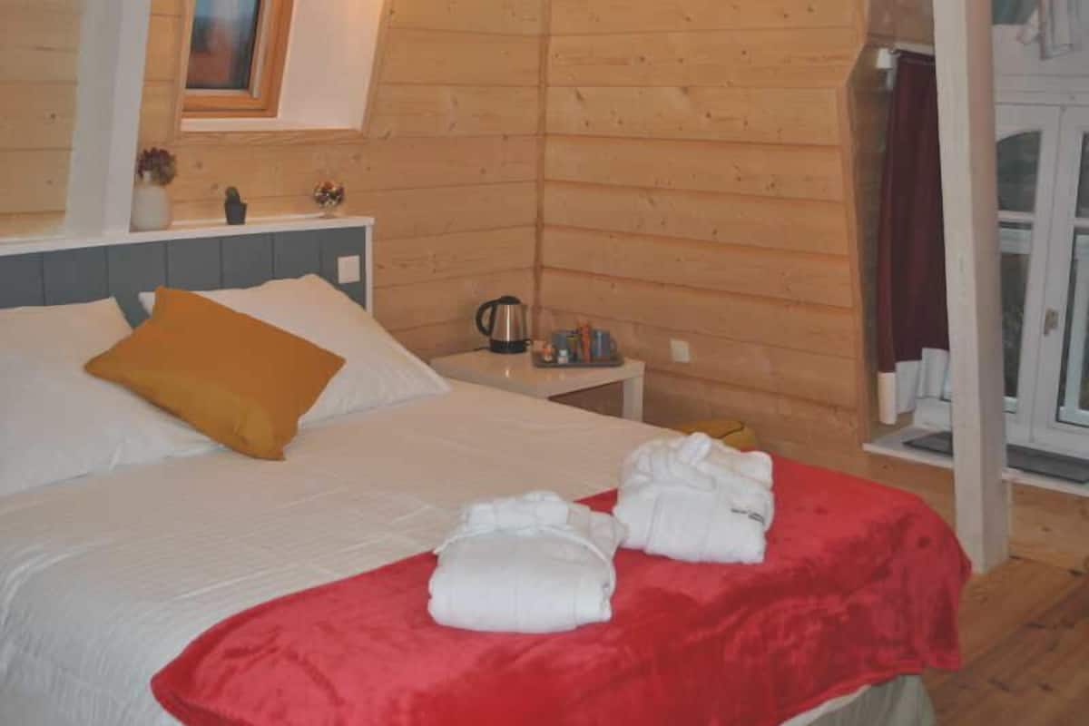 Signature tweepersoonskamer | 1 slaapkamer, luxe beddengoed, pillowtop-bedden, individueel gedecoreerd
