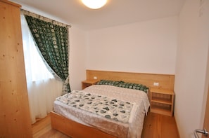 Apartment (2) | Cribs/infant beds, free WiFi, bed sheets - Casa Sandra (Falcade)