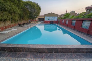 季節性室外游泳池