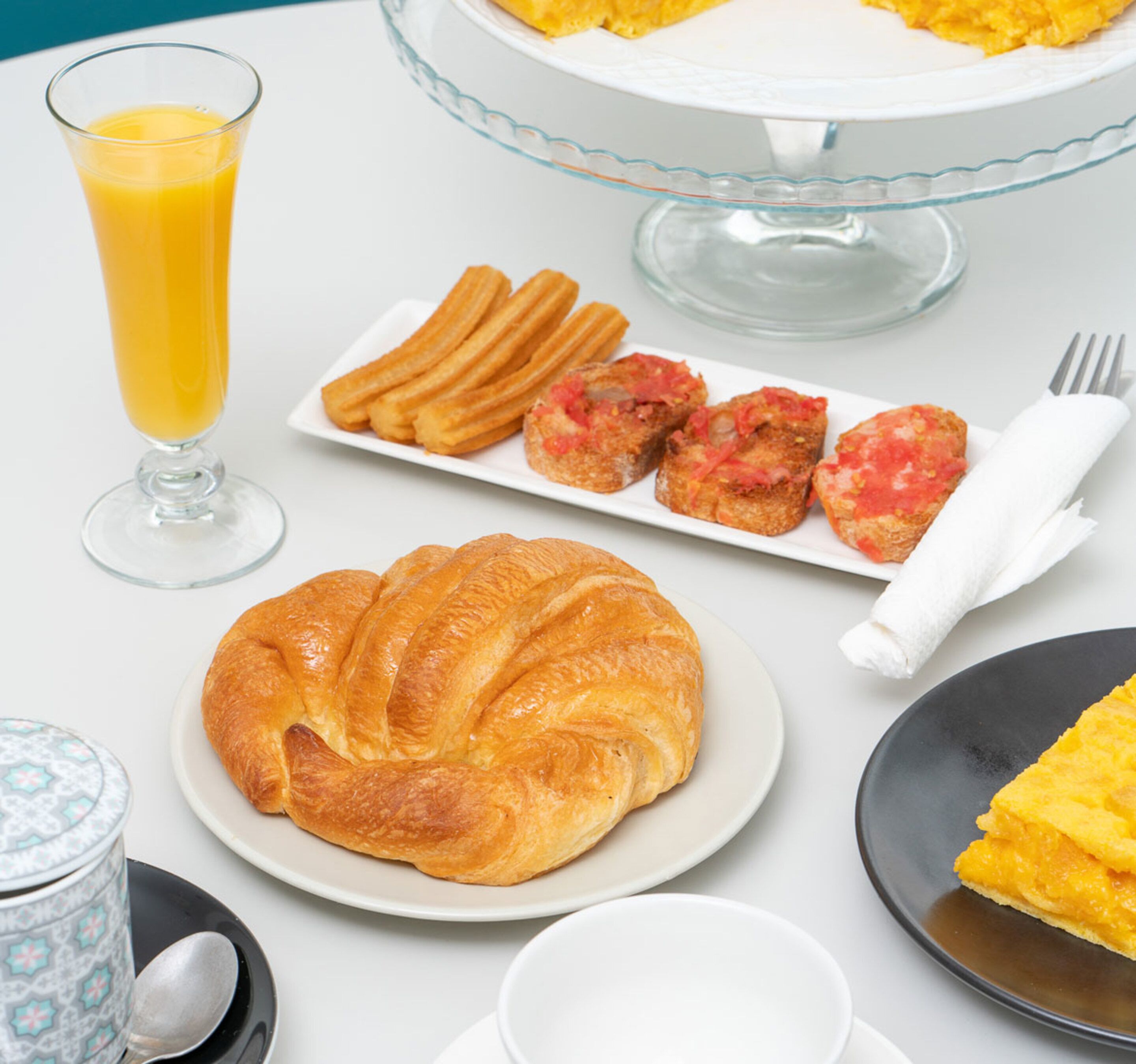 daily continental breakfast (eur 7 per person)