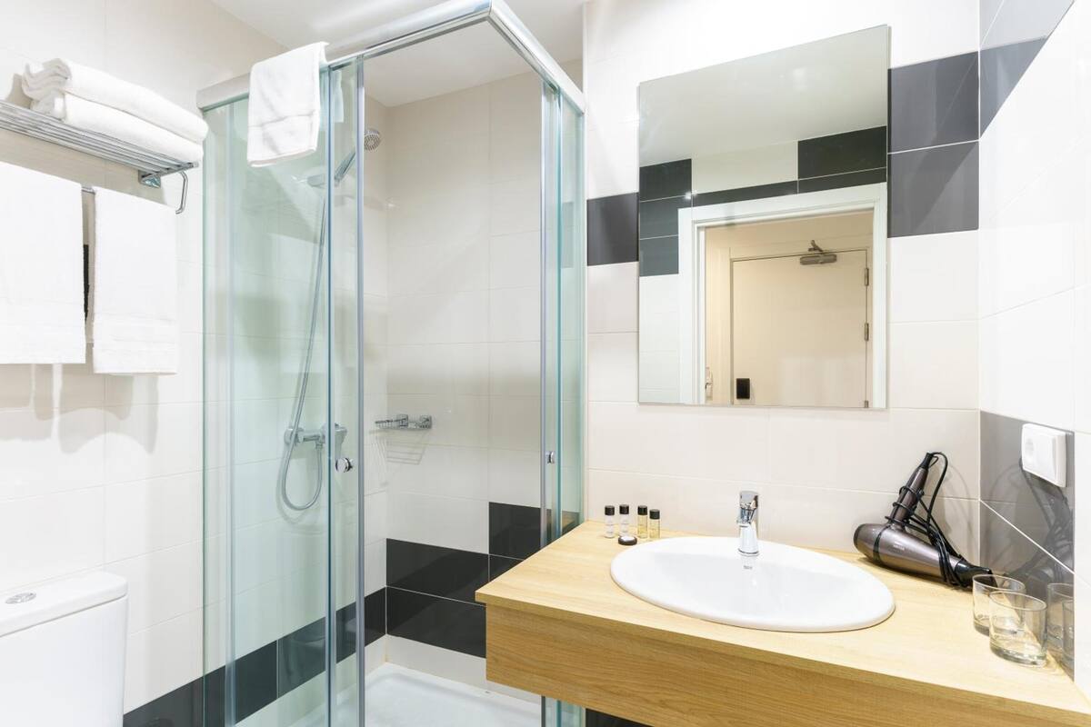 shower, designer toiletries, hair dryer, towels