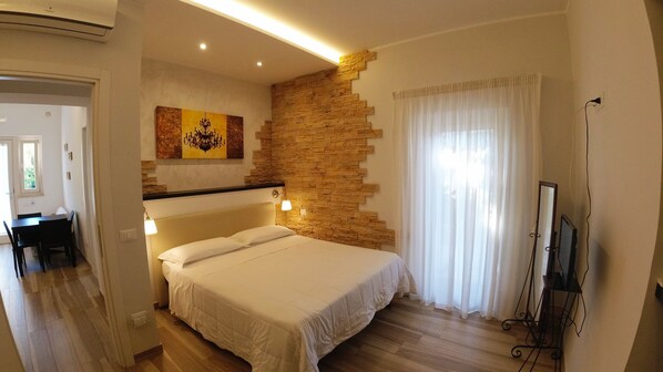 Luxury Apartment, 2 Bedrooms (Pet Friendly) | Frette Italian sheets, down comforters, individually decorated