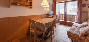 Apartment, 2 Bedrooms (406) | In-room dining - Casa Tiziano (Falcade)