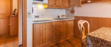 Apartment, 2 Bedrooms (406) | Private kitchen