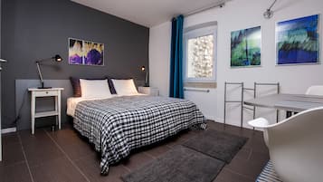 Bureau, rideaux occultants, Wi-Fi gratuit, draps fournis
