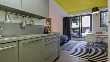 Lux studio Aalvar with balcony | Eigene Kochnische