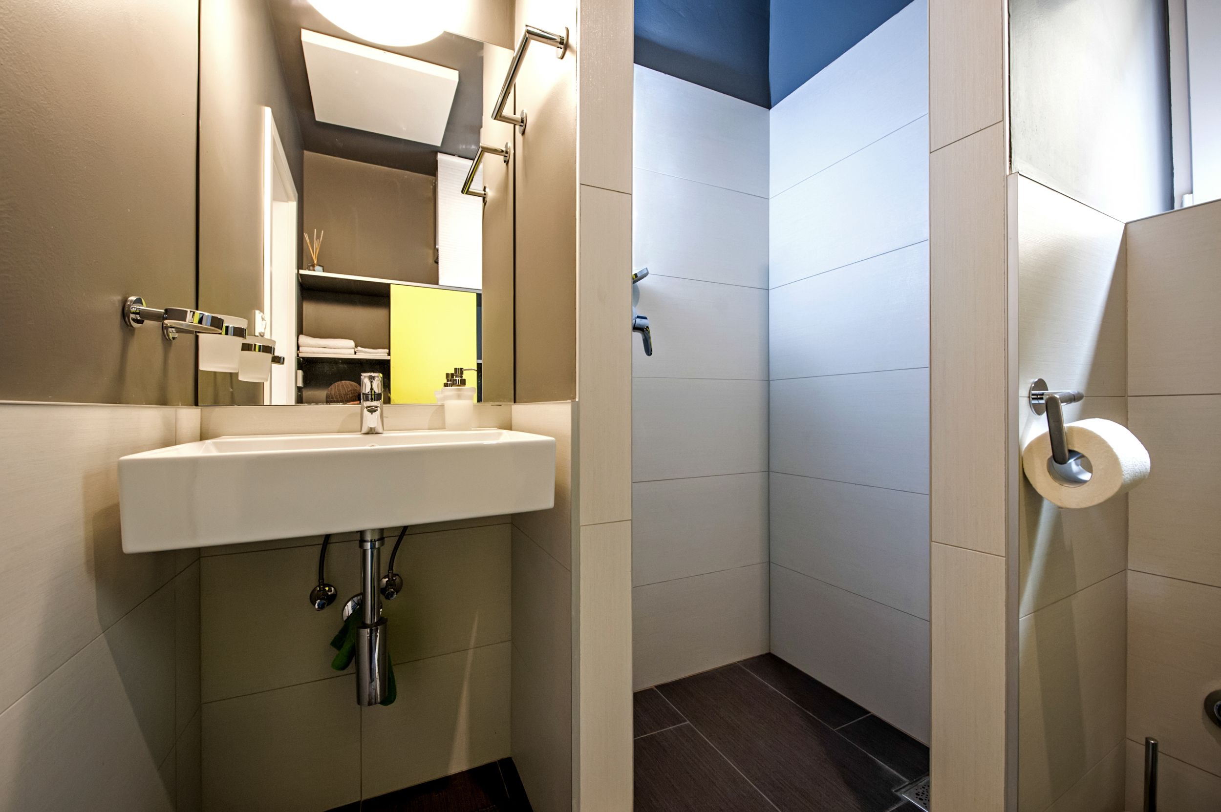 Nice cozy studio Aalto | حمام | تجهيزات دش، مجففات شعر، مناشف، صابون