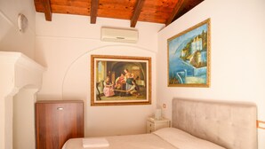 Quarto casal standard, sacada, vista para o jardim | Frigobar, quartos à prova de som, ferros/tábuas de passar roupa
