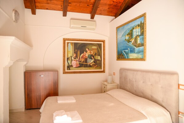 Standard Double Room, Balcony, Garden View