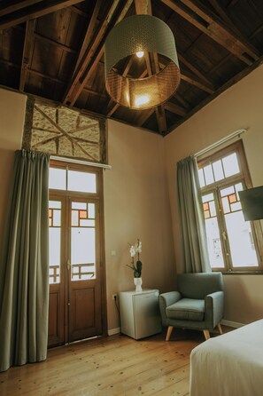 Luxury Quadruple Room, 2 Bathrooms | Desk, laptop workspace, soundproofing, free WiFi