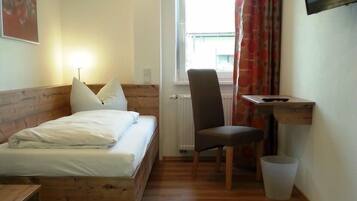 Comfort Suite | Cots/infant beds, rollaway beds, free WiFi, bed sheets