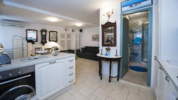 City Apartment | Living area